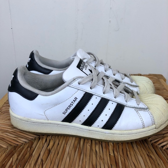 Adidas Superstar Sneakers Sz 6 - Picture 3 of 13